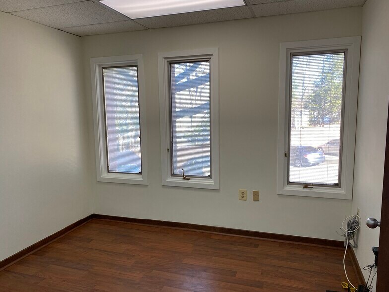 More Photos Of 9300-9306 Old Keene Mill Rd, Burke Loft Creative Space For Lease