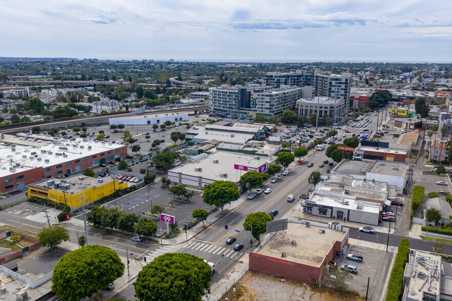 More Photos Of 11040 W Pico Blvd, Los Angeles Freestanding For Lease
