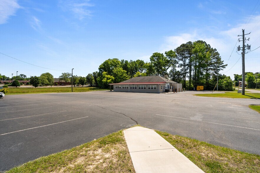 More Photos Of 120 Bank St, Sanford Restaurant For Sale