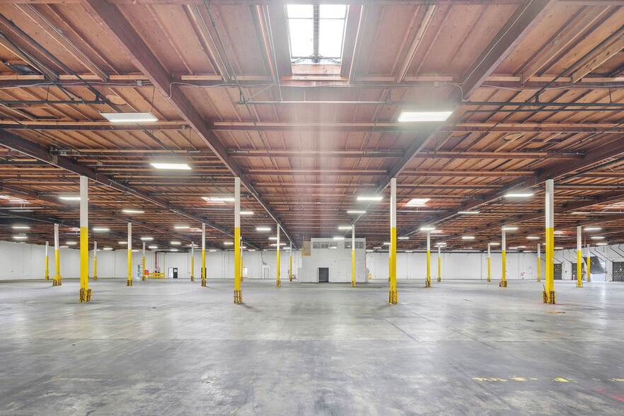 More Photos Of 5701 Fresca Dr, La Palma Warehouse For Lease
