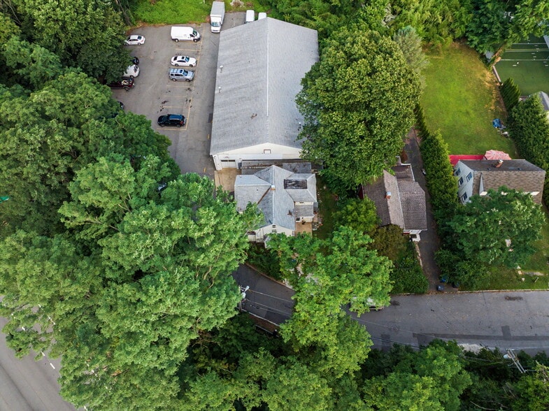 More Photos Of 23 Malcolm St, Morristown Industrial For Sale