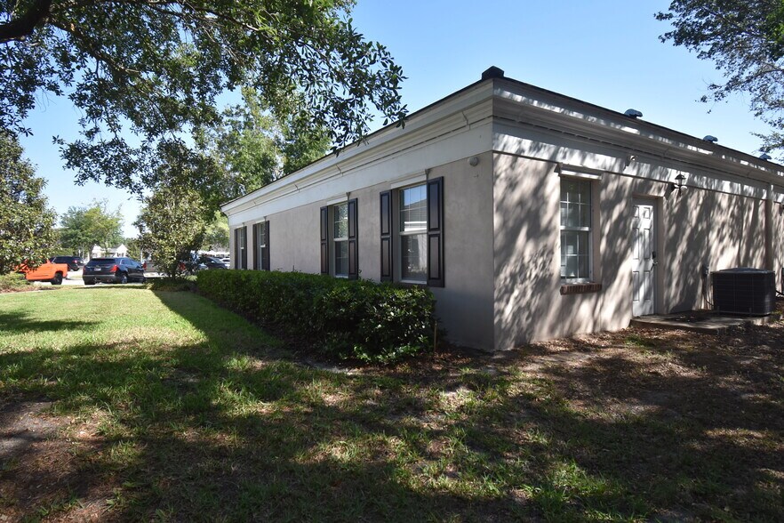 More Photos Of 1377 Providence Rd, Brandon Medical For Lease