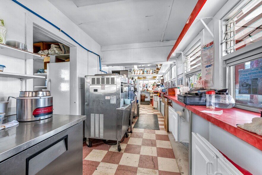 More Photos Of 198 Main St, Bridgeport Restaurant For Sale