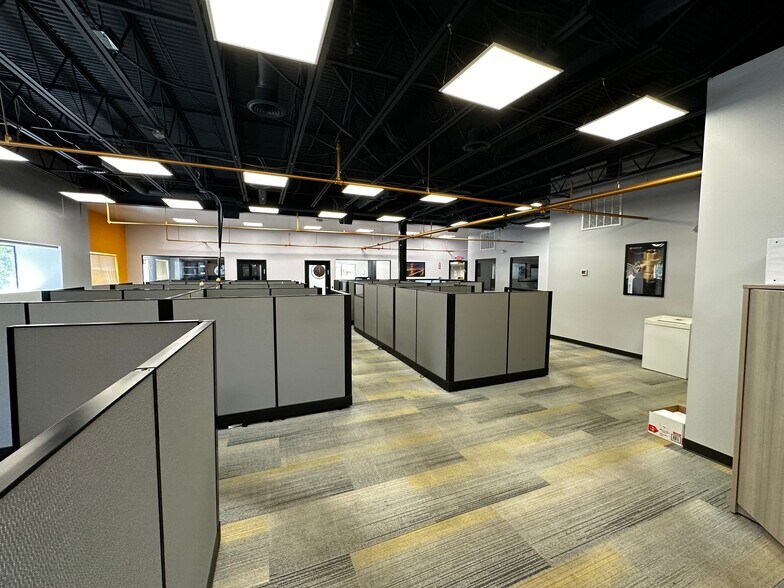 More Photos Of 100 Middlesex Ave, Carteret Distribution For Sale