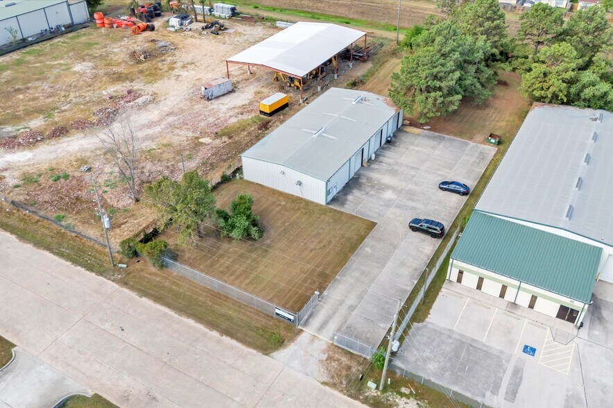 More Photos Of 615 Rankin Cir N, Houston Warehouse For Lease