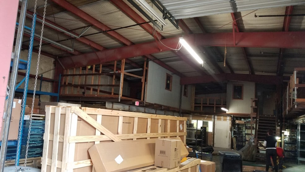 More Photos Of 210 Brand Ln, Stafford Warehouse For Lease