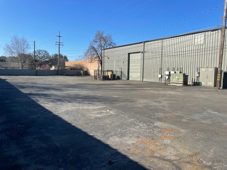 More Photos Of 3904 Winters St, Sacramento Warehouse For Lease