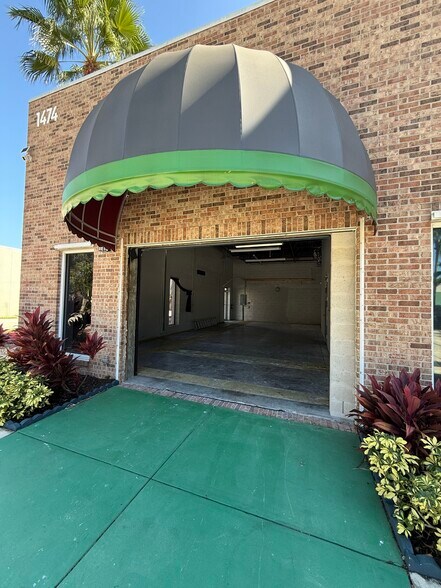 More Photos Of 1474 Rail Head Blvd, Naples Showroom For Lease