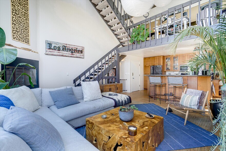 More Photos Of 14 Mast, Marina Del Rey Apartments For Sale