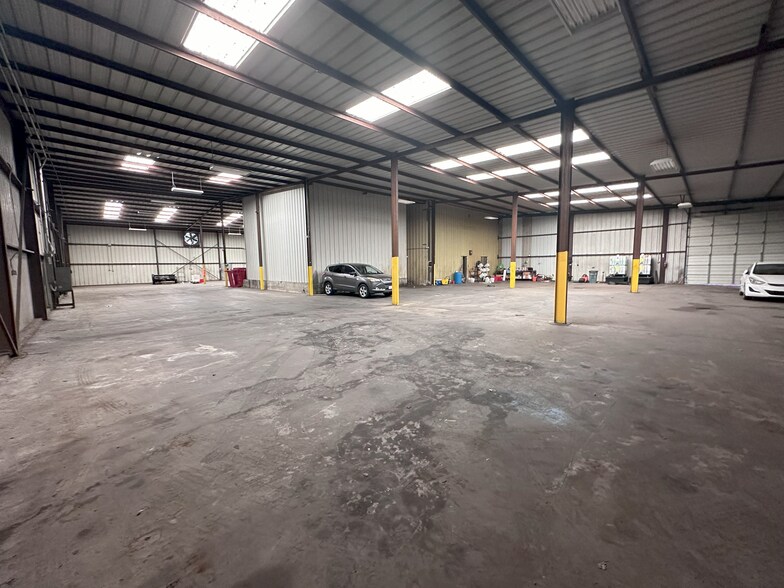 More Photos Of 10016 N US 59 Hwy, Houston Manufacturing For Sale