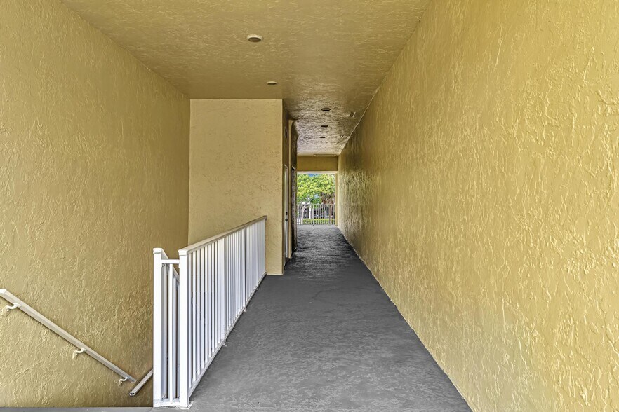 More Photos Of 5130 N Federal Hwy, Fort Lauderdale Storefront Retail Office For Lease