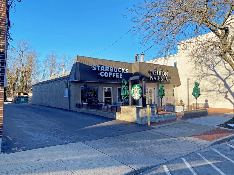 More Photos Of 455 Main St, Islip Freestanding For Sale