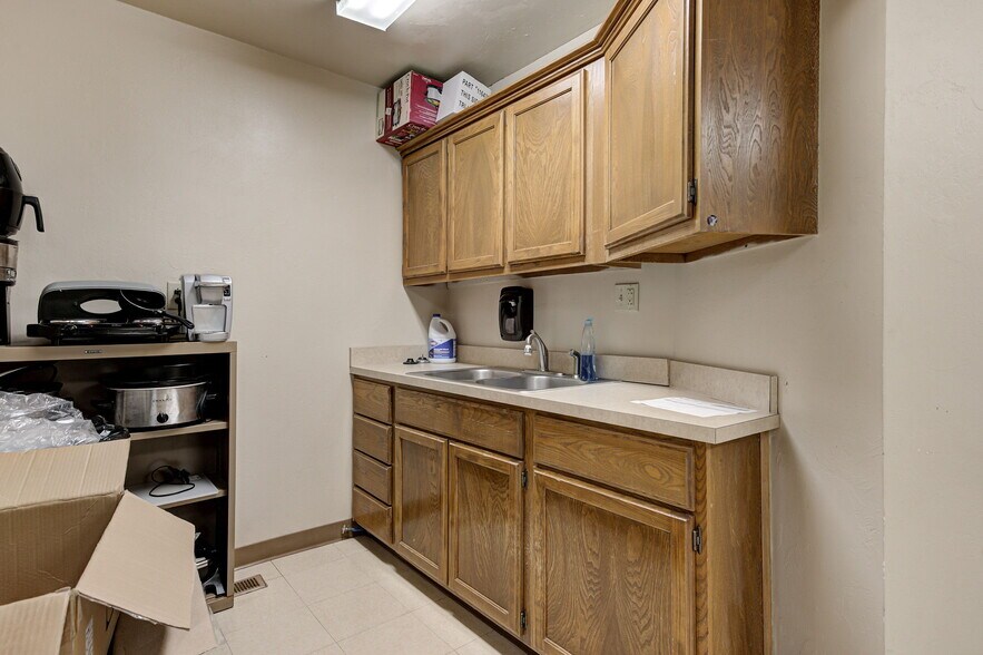 More Photos Of 3530 N MacArthur Blvd, Oklahoma City Medical For Sale