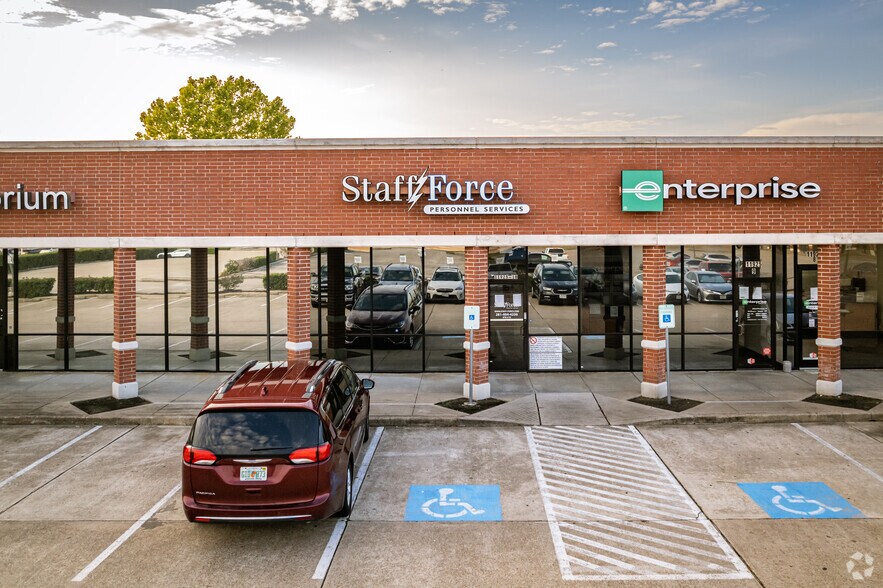 More Photos Of 11925 Southwest Fwy, Stafford Unknown For Lease