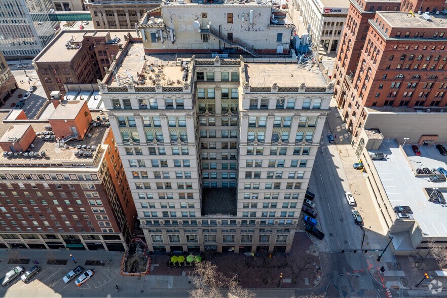 More Photos Of 1600 Farnam St, Omaha Apartments For Lease