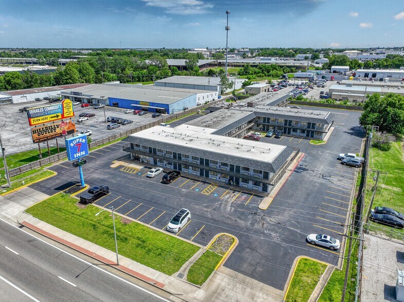 More Photos Of 3031 S Range Line Rd, Joplin Hotel For Sale