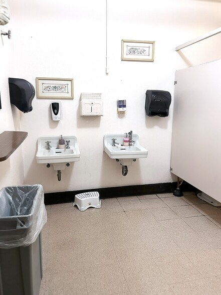 More Photos Of 1900 Oak Park Ave, Berwyn Religious Facility For Sale