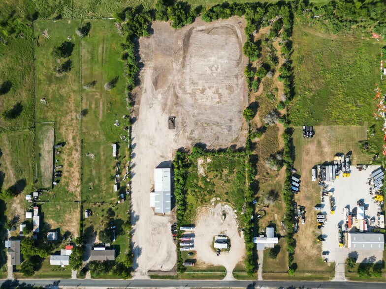 More Photos Of 2900 Clarks Ln, Bryan Warehouse For Lease