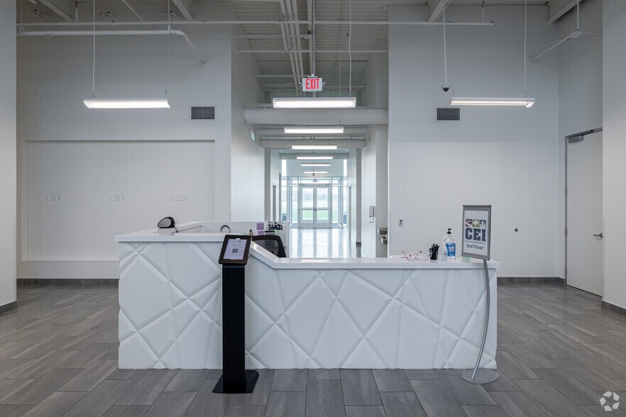 More Photos Of 2600 NE 11th St, Bentonville Office For Lease