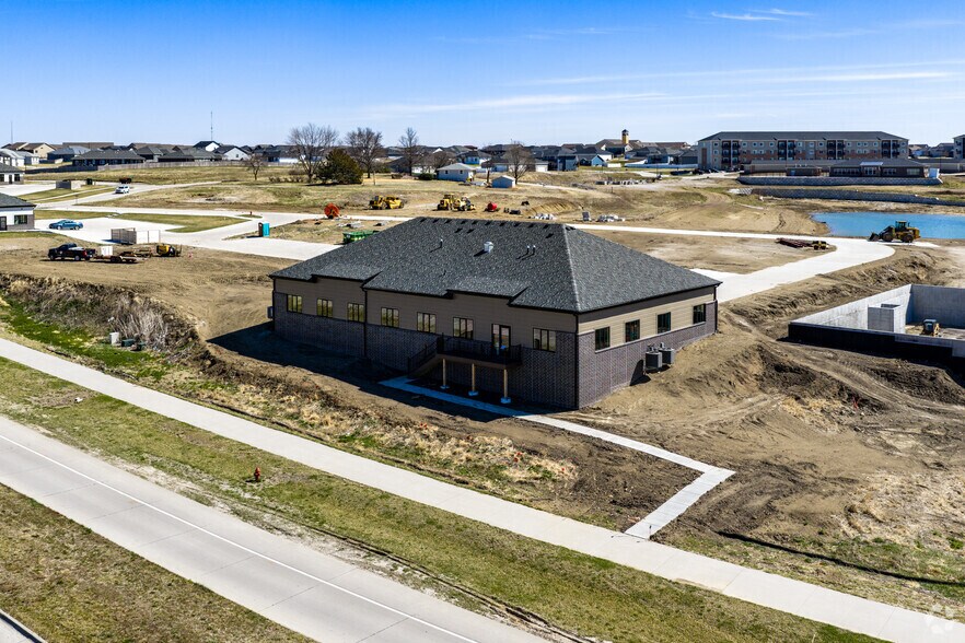 More Photos Of 7410 Suncrest Dr, Lincoln Office For Sale