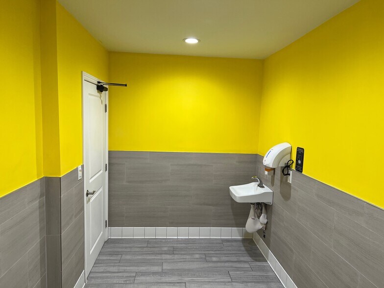 More Photos Of 1143 N Lake Ave, Pasadena Medical For Lease