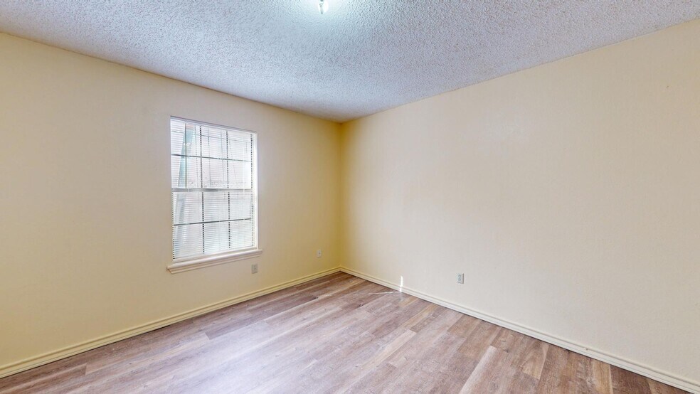More Photos Of 120 37th st, Texarkana Apartments For Sale