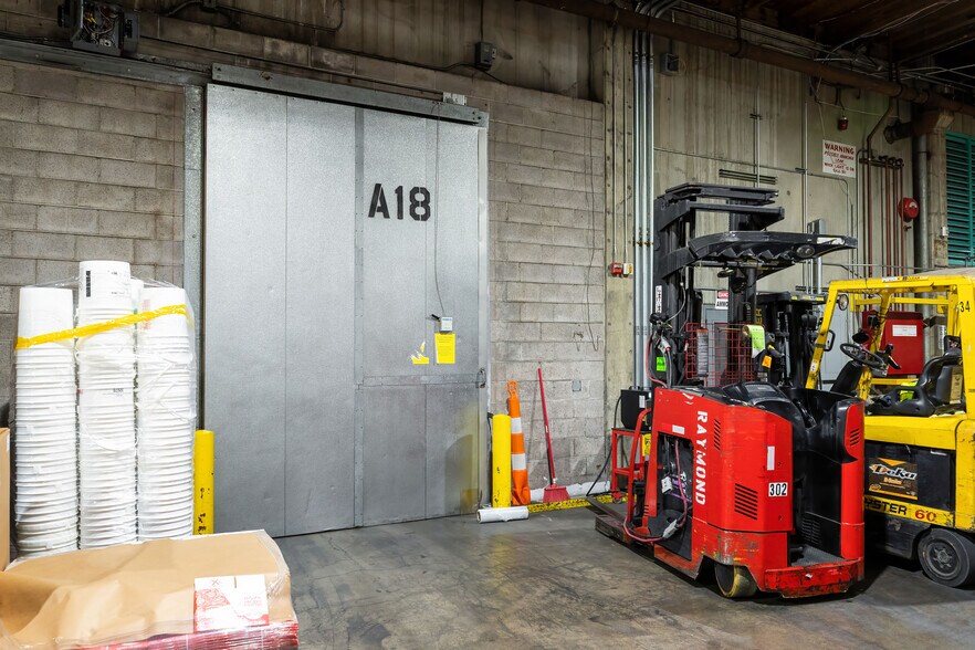 More Photos Of 556 Murlark Ave NW, Salem Manufacturing For Sale