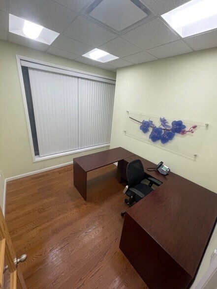 More Photos Of 47 Bethpage Rd, Hicksville Office For Lease