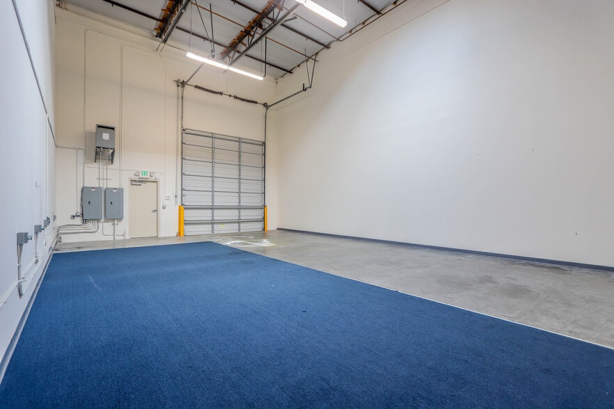 More Photos Of 64-76 Maxwell, Irvine Light Manufacturing For Lease