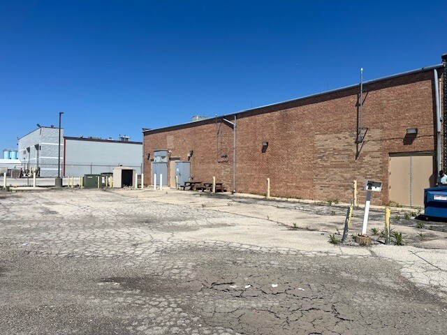 More Photos Of 7459 W 79th St, Bridgeview Warehouse For Lease