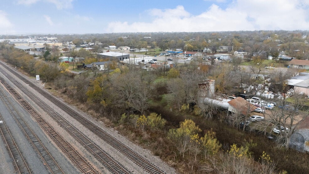 More Photos Of 921 W 2nd St, Taylor Land For Sale