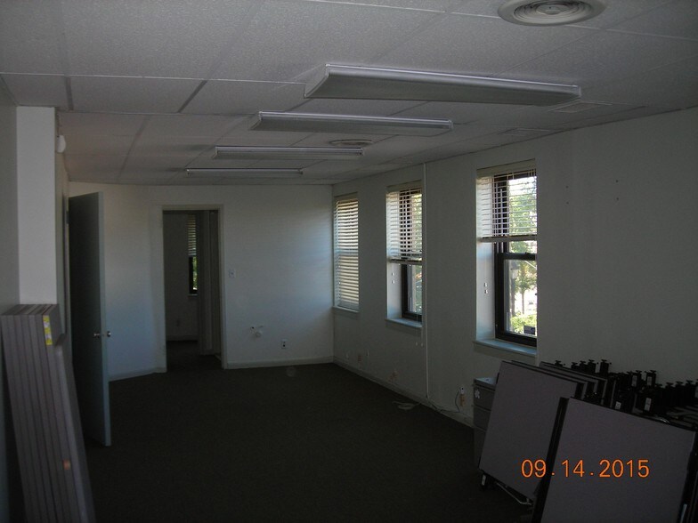 More Photos Of 22 Lawrence Ave, Smithtown Office For Lease