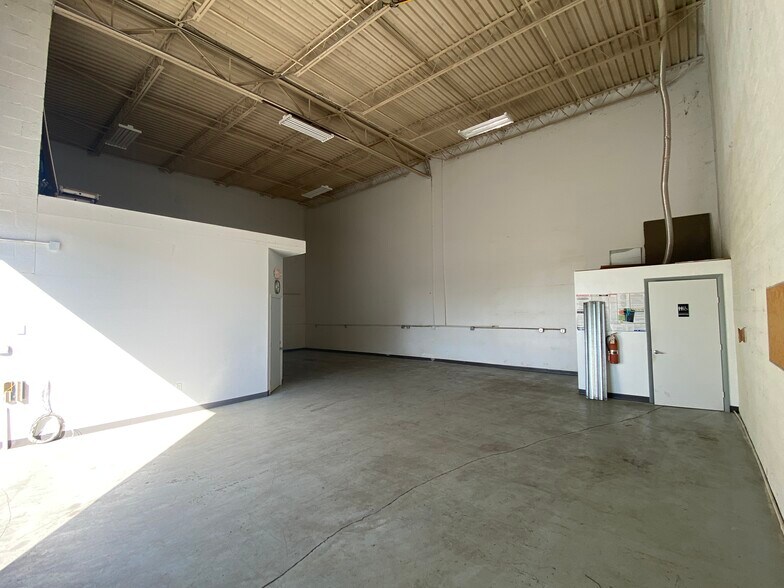More Photos Of 12947-12959 SE Suzanne Dr, Hobe Sound Warehouse For Sale