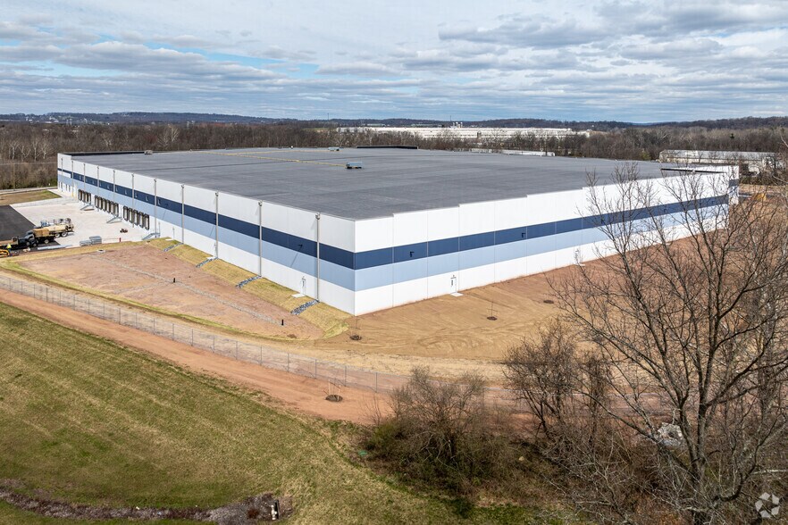 More Photos Of 60 Industrial Rd, Elizabethtown Distribution For Sale