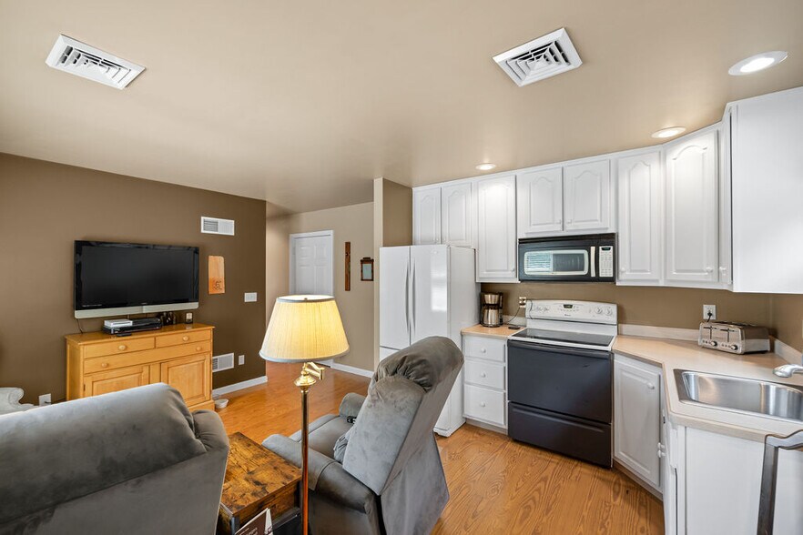 More Photos Of 40 Hospital Rd, Gettysburg Hotel For Sale