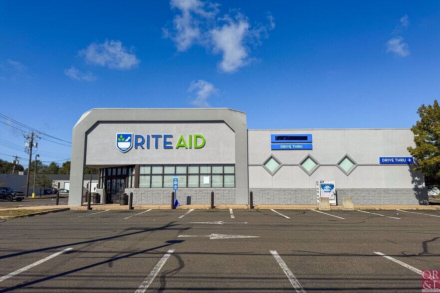 More Photos Of 10 Hemingway Ave, East Haven Drugstore For Sale