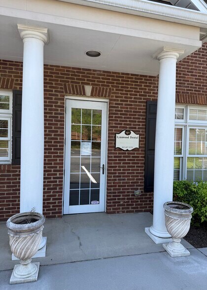 More Photos Of 122 Lynnwood, Knoxville Office For Sale