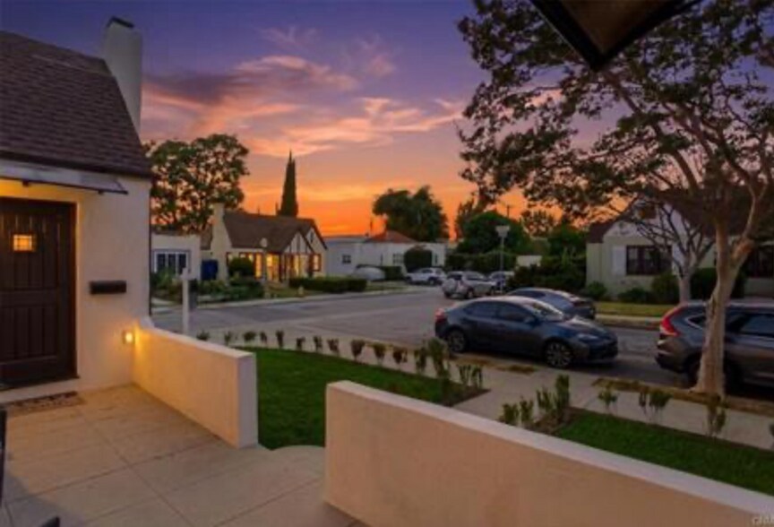 More Photos Of 900 Brier Ln, Glendale Apartments For Sale