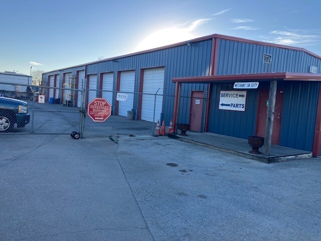 More Photos Of 5225 Cesar Chavez St E, Austin Industrial For Sale
