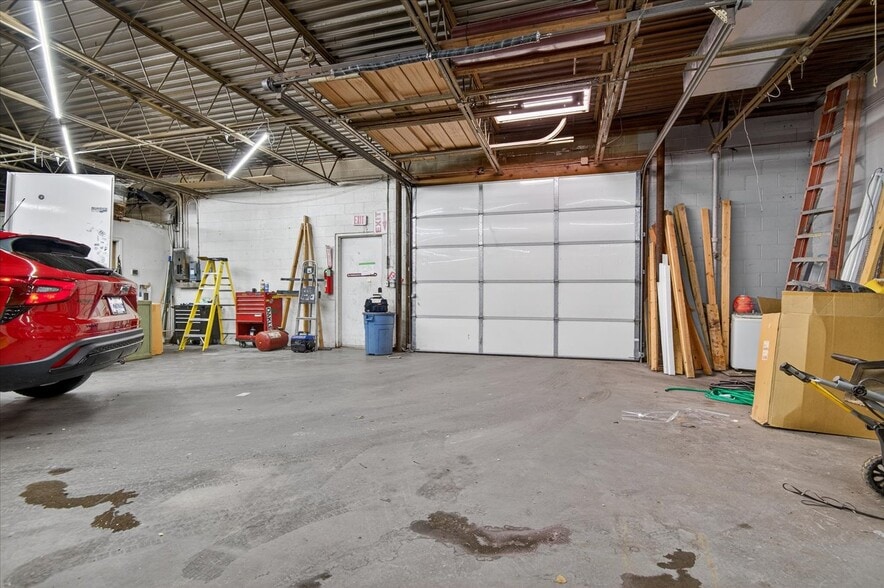 More Photos Of 218 S Comanche Ave, Bartlesville Auto Repair For Sale