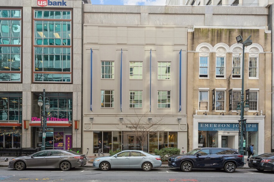 More Photos Of 217 S Tryon St, Charlotte Office For Sale