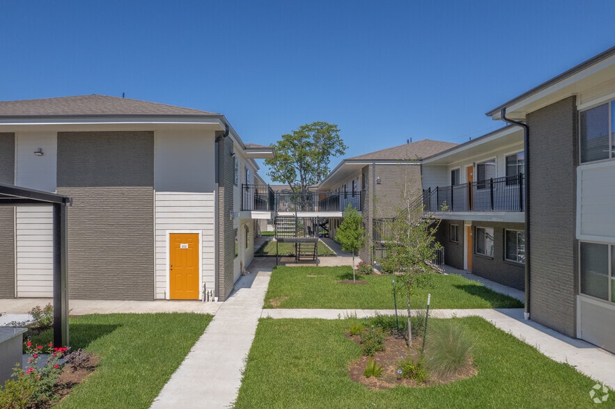 More Photos Of 1600 Avenue M, South Houston Apartments For Sale