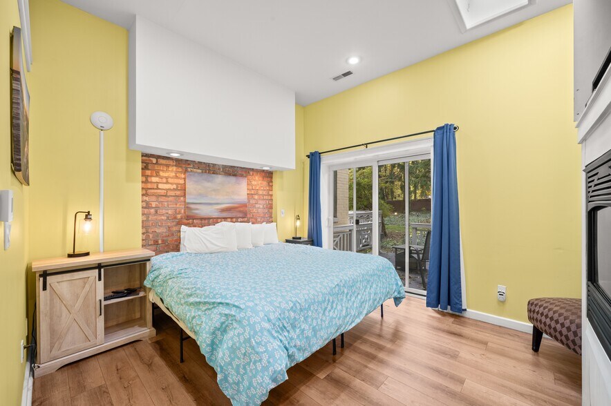 More Photos Of 231 E Buffalo St, New Buffalo Hotel For Sale