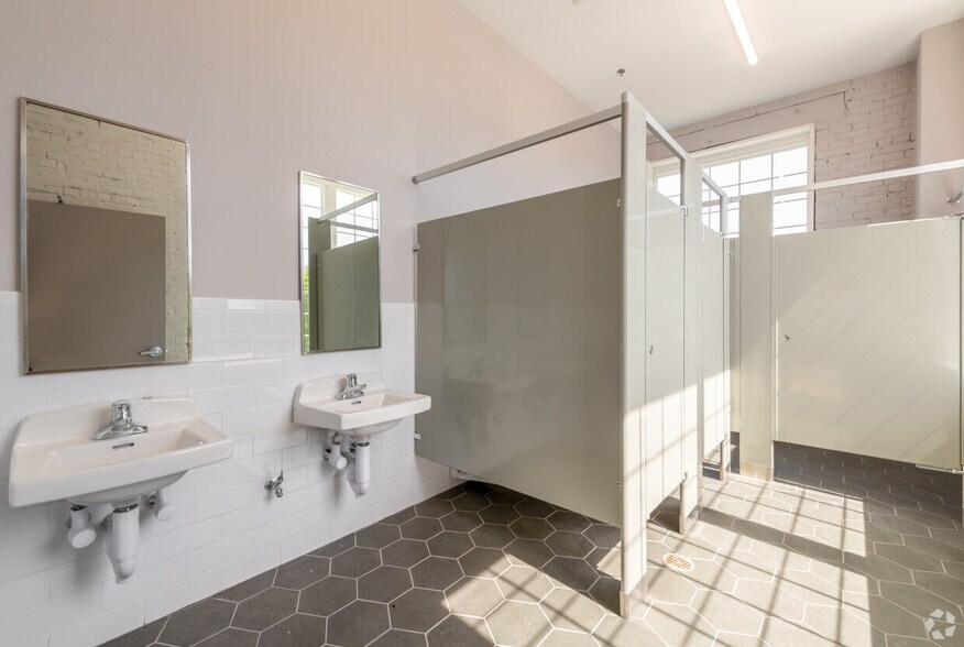 More Photos Of 58 Pulaski Rear St, Peabody Distribution For Lease