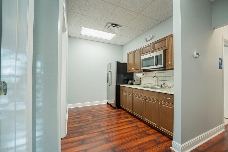 More Photos Of 523 Wekiva Commons Cir, Apopka Office For Sale