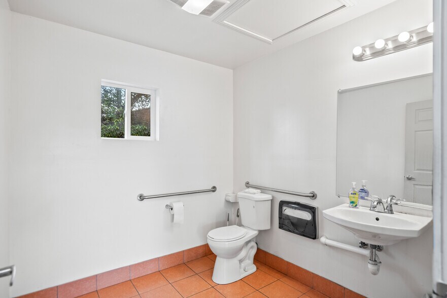 More Photos Of 2068 Winchester Blvd, Campbell Auto Repair For Sale