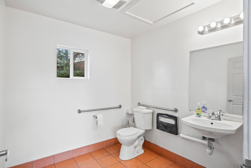 More Photos Of 2068 Winchester Blvd, Campbell Auto Repair For Sale