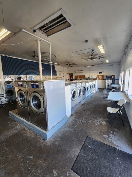 More Photos Of 1303 E Main St, Robinson Storefront Retail Office For Sale