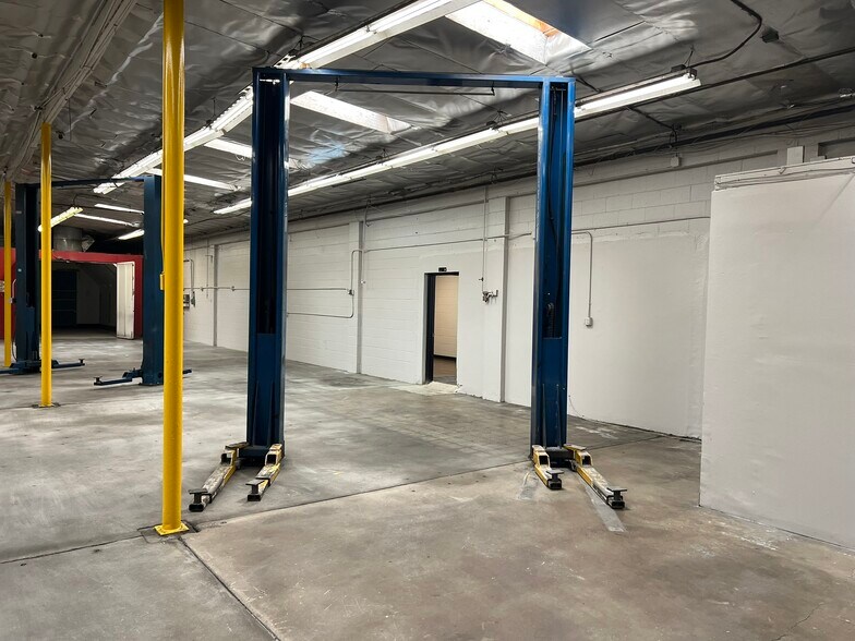 More Photos Of 500 S Raymond Ave, Fullerton Warehouse For Lease