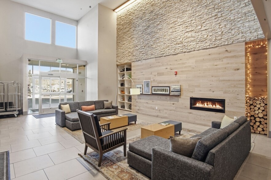 More Photos Of 224 S Mikes Pike, Flagstaff Hotel For Sale